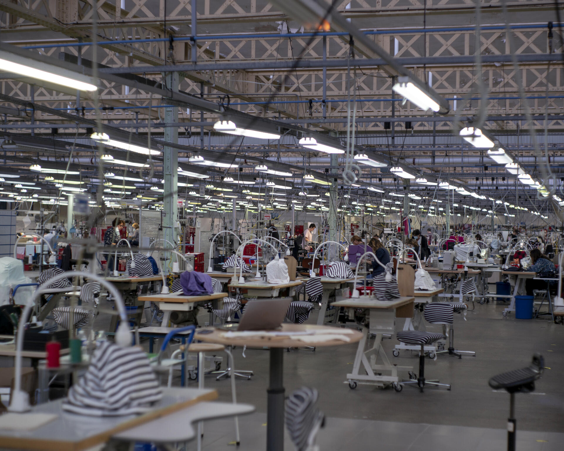 One hundred seamstresses work in the clothing workshop of the Petit Bateau factory in Troyes on October 27, 2021. They produce between 300,000 and 500,000 pieces per year.