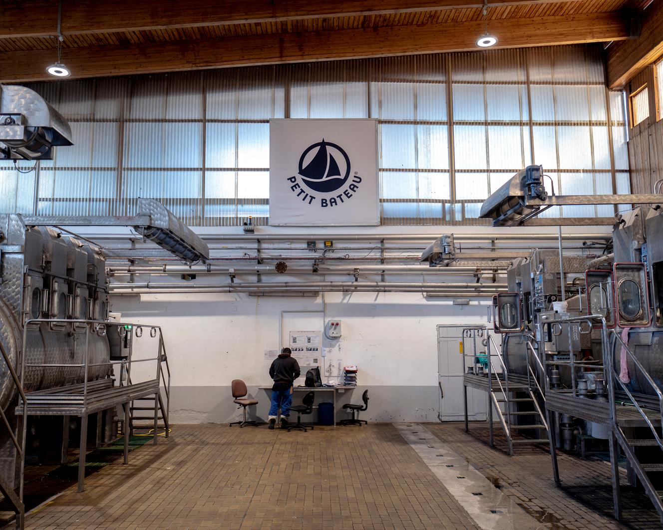 La marque Petit Bateau sanctuarise son usine historique de Troyes - Le ...