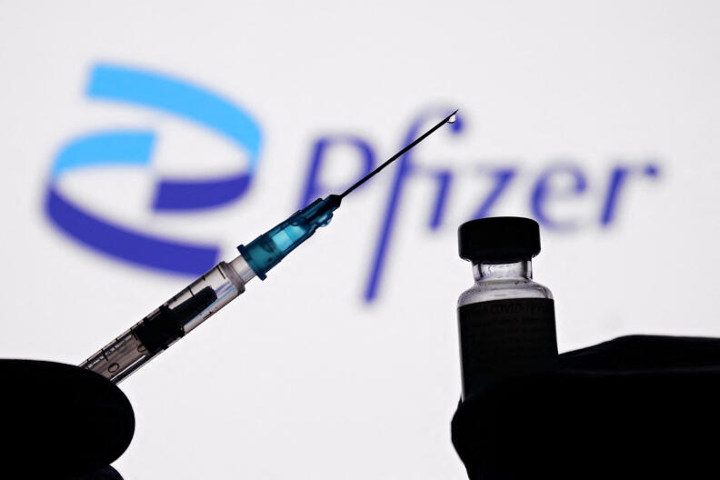 NEW YORK, NEW YORK - OCTOBER 03: In this photo illustration, a medical syringe and vials of the Pfizer US pharmaceutical corporation and BioNTech German biotechnology 2021 company logos are seen on October 03, 2021 in New York City. Pfizer and BioNTech announced its conclude phase 3 study of COVID-19 vaccine candidate with 95% primary efficacy analysis, as the media reported on 18 November 2020. (Photo Illustration by Cindy Ord/Getty Images for Pfizer/BioNTech) (Photo by Cindy Ord / GETTY IMAGES NORTH AMERICA / Getty Images via AFP)