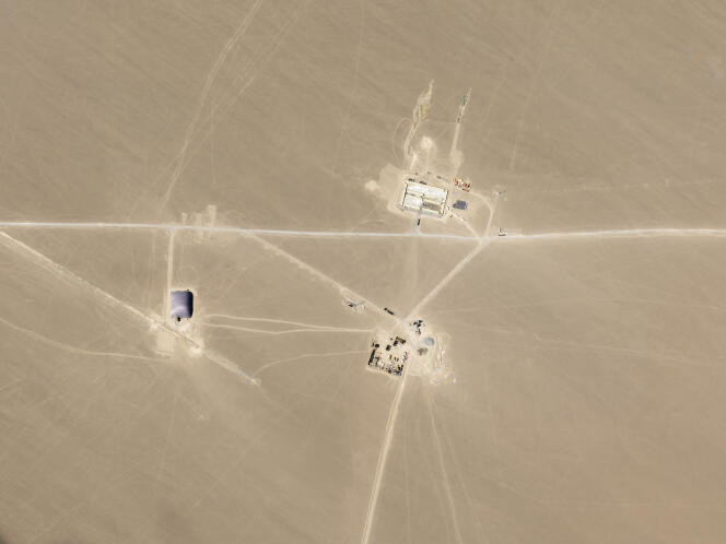 Cette image satellite montre ce que les analystes pensent être la construction d’un silo de missiles balistiques intercontinentaux près de Hami, en Chine, le 25 juillet 2021.