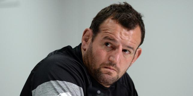Carl Hayman, ancien pilier des All Blacks, atteint de démence précoce, relance le débat sur les commotions des joueurs de rugby