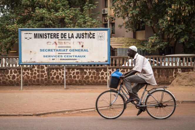 Un panneau du ministère de la justice à Ouagadougou, en 2019.