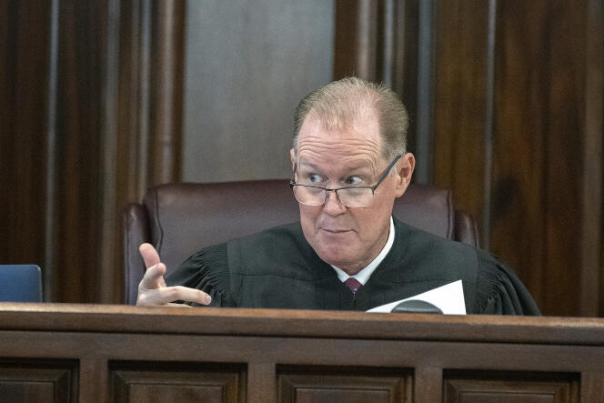 Le juge Timothy Walmsley lors d’une première audience au procès d’Ahmaud Arbery, le 4 novembre au tribunal de Glynn County.