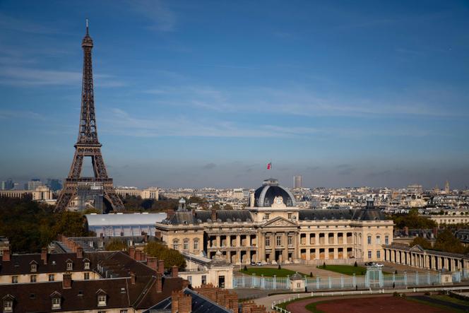 Vue de l’Ecole militaire et de la tour Eiffel, à Paris, le 27 octobre 2021.