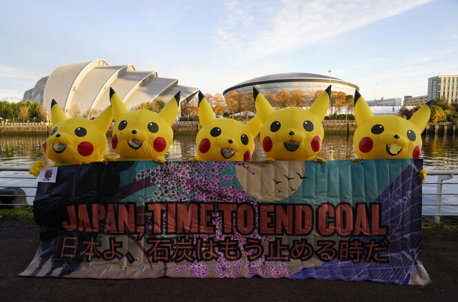 Environmental activists disguised as Pokémon denounce Japan's dependence on coal, Thursday, November 4 in Glasgow. The Archipelago's 150 coal-fired power stations generated 32% of its total electricity production in 2020.