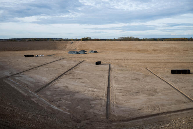 Le site en construction de la mégabassine de Mauzé-sur-le-Mignon (Deux-Sèvres), le 31 octobre 2021.