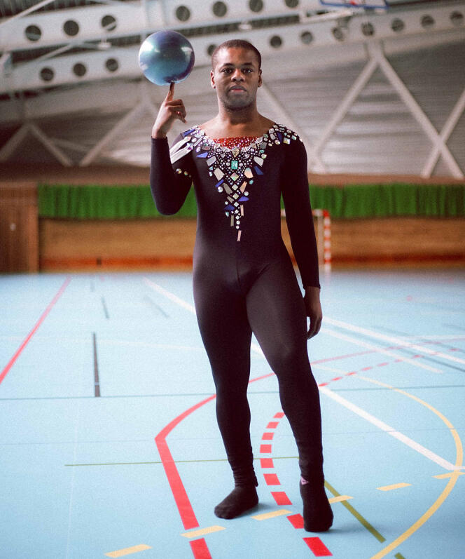 Le gymnaste Peterson Ceus en septembre 2020 au centre d’entraînement d’Anthony (Hauts-de-Seine), où il donne des cours de gymnastique rythmique à des filles comme à des garçons.