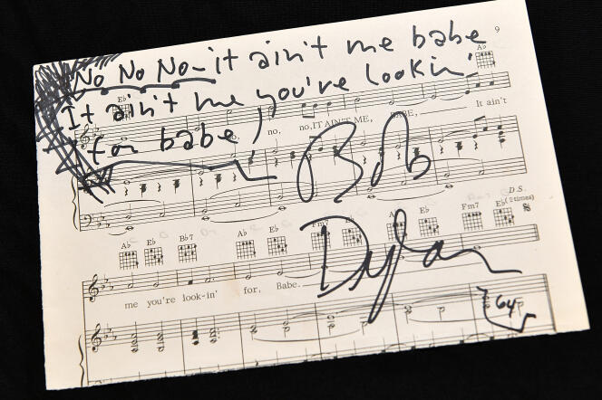 Une partition signée d’« It Ain’t Me Babe » par Bob Dylan, vendue aux enchères à New York, en avril 2018.