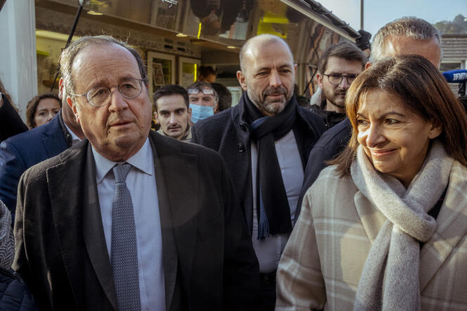 Anne Hidalgo et François Hollande sur le marché de Tulle, le 6 novembre 2021.