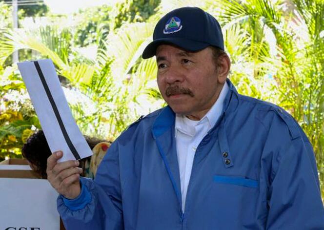 Le président du Nicaragua, Daniel Ortega, prêt à voter le 7 novembre à Managua pour l’élection présidentielle qu’il devrait, sans surprise, remporter.