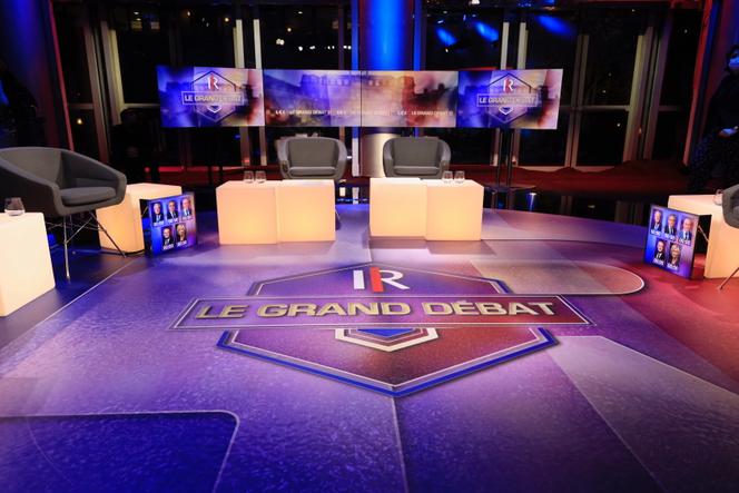 On the LCI set, before the LR candidates' debate, Monday, November 8.