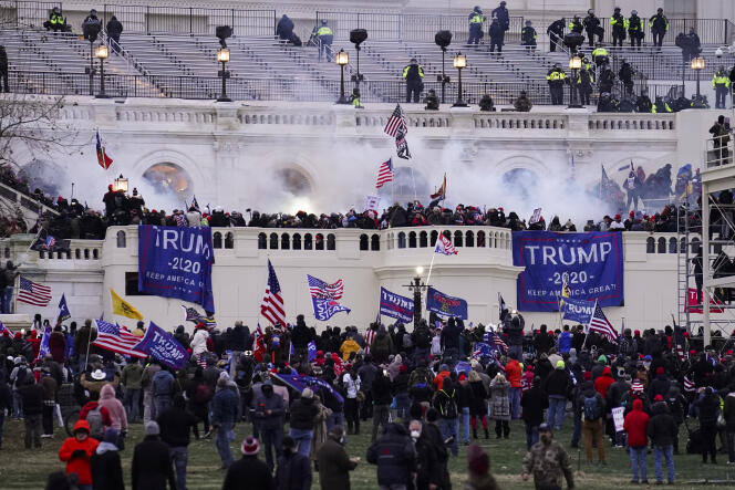 El 6 de enero de 2021, los partidarios de Donald Trump forzaron la entrada del Capitolio en Washington, DC, alegando fraude durante las elecciones presidenciales de noviembre de 2020.