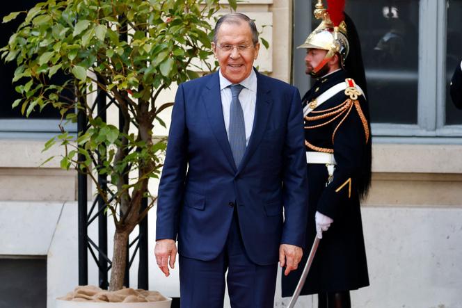 Le ministre russe des affaires étrangères, Sergei Lavrov, à la Maison de la Chimie, à Paris, le 12 novembre 2021.
