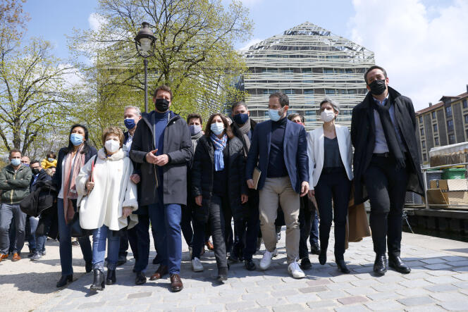 Les représentants des partis EELV, PS et Génération.s, lors d’une réunion des formations politiques de gauche, à Paris, en avril 2021.