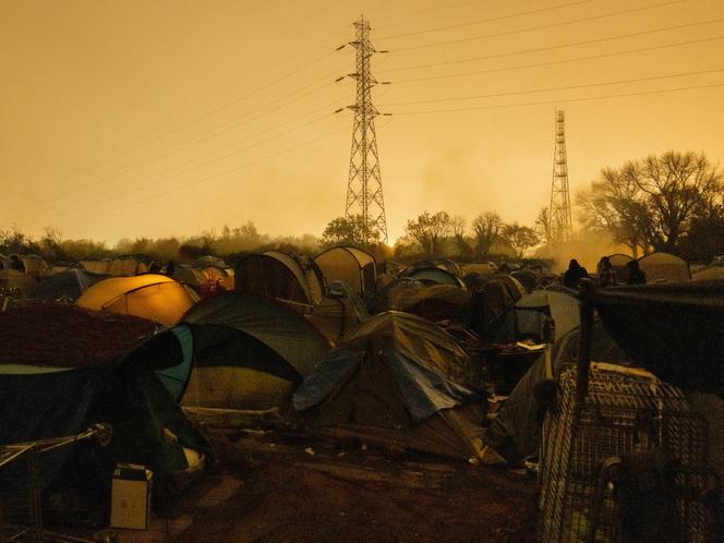 Camp de migrants à Grande-Synthe (Nord) autour d'une ancienne sécherie à chicorée, 16 novembre 2021.