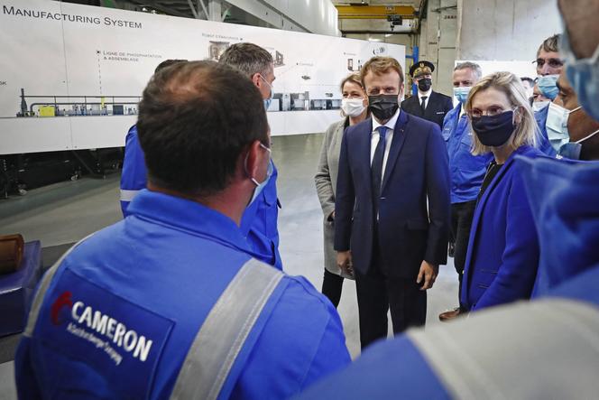 Emmanuel Macron visits the Genvia factory in Béziers on November 16, 2021.