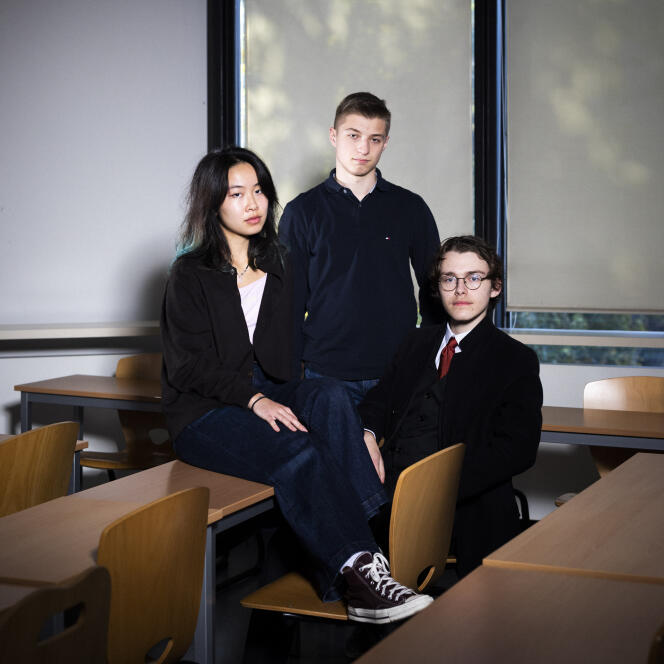 Camille Saignavongs, Charles Vermeere et Antoine Villain, étudiants de première année à Sciences Po Paris, le 12 novembre 2021.