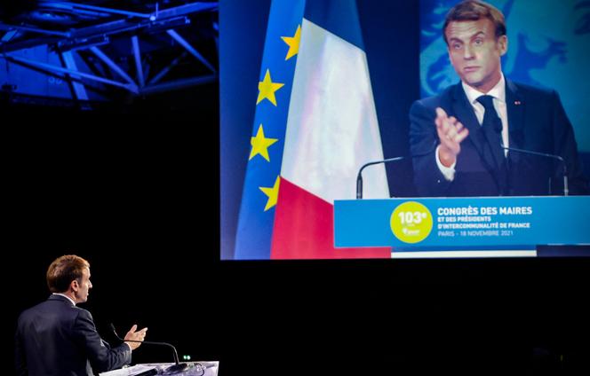 Emmanuel Macron durant son discours au congrès des maires, le 18 novembre à Paris.