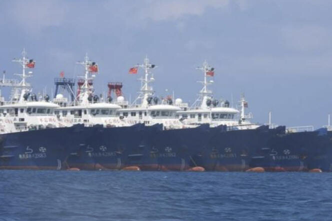 Environ 220 navires chinois sont amarrés près de Whitsun Reef, en mer de Chine du Sud. Ici, en mars 2021.