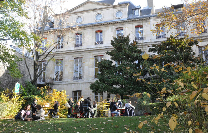 Edificio Science Po Paris, rue Saint-Guillaume, noviembre de 2021.