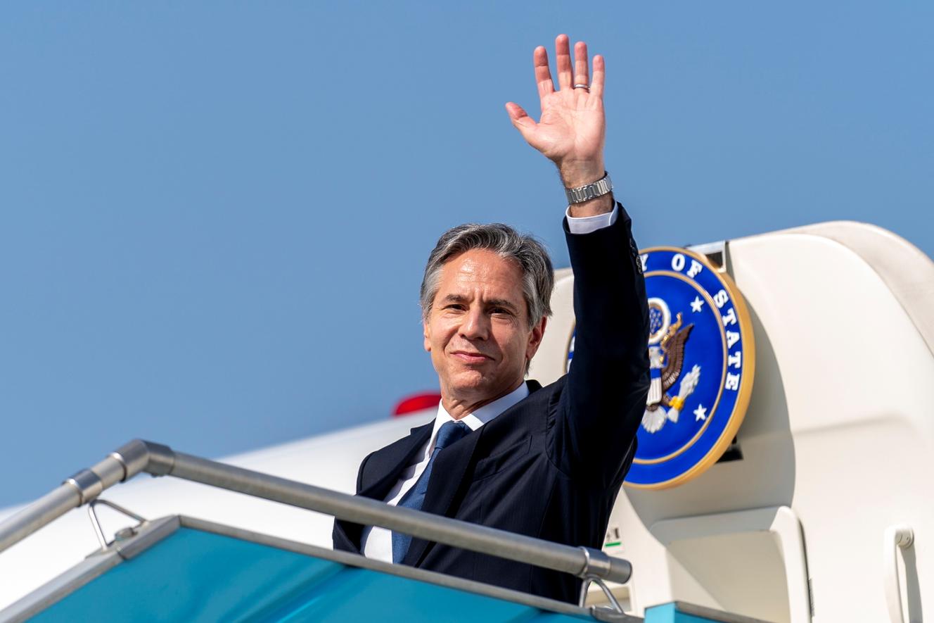 US Secretary of State Antony Blinken boards his plane for Dakar at Nnamdi Azikiwe Airport in Abuja, Nigeria, November 19, 2021.