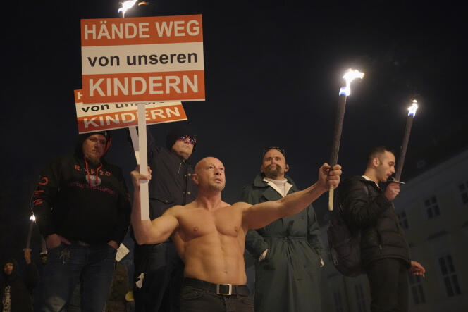 Des manifestants contre le confinement  à Vienne, en Autriche, le samedi 20 novembre 2021.
