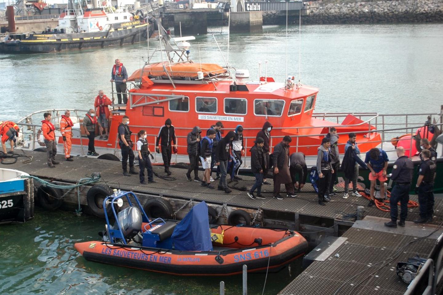 Près de 250 migrants qui tentaient de traverser la Manche secourus en mer