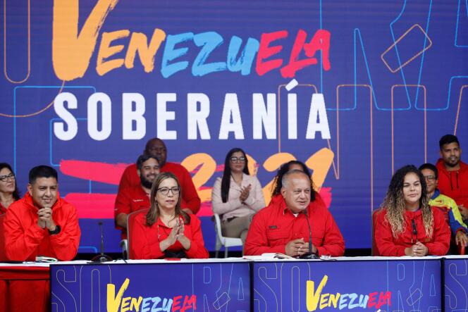 Na véspera das eleições regionais e locais em Caracas em 21 de novembro de 2021, Diostato Cabello, vice-presidente do Partido Socialista Unido da Venezuela (PSUV).