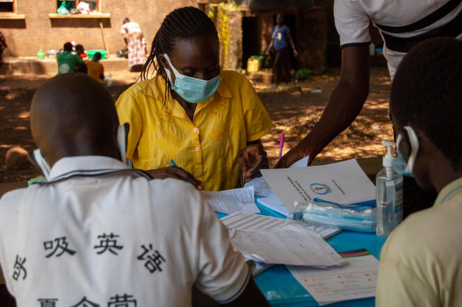 Lors de la campagne de vaccination contre le Covid-19 à l’hôpital de Maridi, au Soudan du Sud, le 29 octobre 2021.