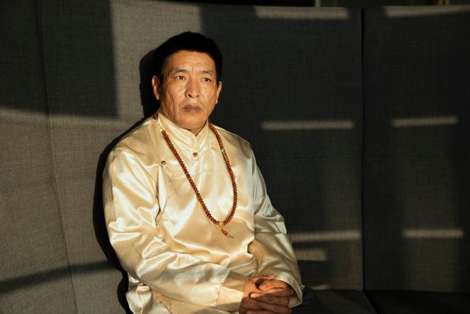 Le cinéaste Dhondup Wangchen, le 22 novembre 2021, à Paris.