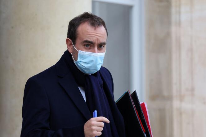Sébastien Lecornu à la sortie du conseil des ministres, à Paris, le 24 novembre 2021.
