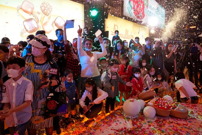 Un événement est organisé à l’occasion des fêtes de Noël dans un centre commercial, à Hongkong, le 18 novembre 2021.