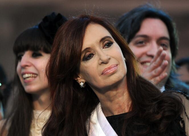 Cristina Kirchner et ses deux enfants, Florencia et Maximo, à Buenos Aires, en Argentine, le 10 décembre 2011.
