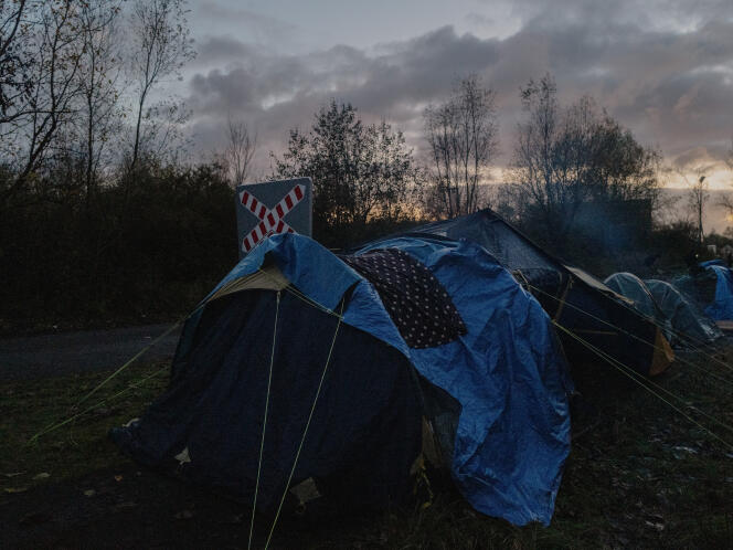 Migrant camp near Loon-Plage (North), November 25, 2021.