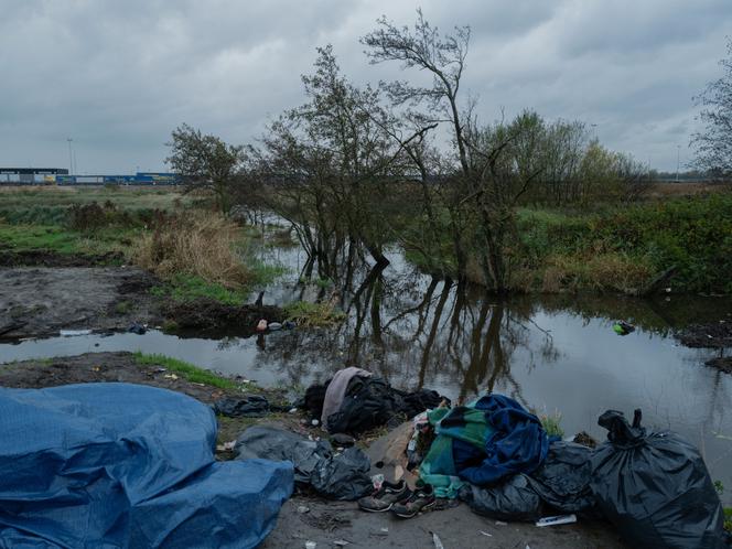 Calais, le 25 novembre 2021. Campement de migrants entre Calais et Marck.