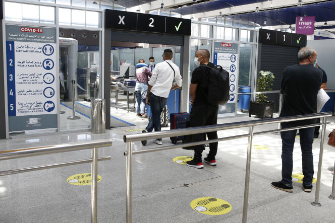 L’aéroport international Mohammed-V, à Casablanca (Maroc), en juillet 2020. En octobre 2021, les autorités marocaines avaient déjà suspendu les vols depuis et vers l’Allemagne, les Pays-Bas, le Royaume-Uni et la Russie à cause de l’évolution de la situation sanitaire dans ces quatre pays.