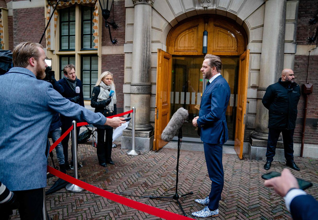 Hugo de Jonge, el ministro de Salud belga, habla con periodistas en La Haya el 26 de noviembre. El país fue el primero en Europa en anunciar un caso de la nueva variante Omicron de Sars-COV-2.