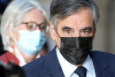 Former France's Prime Minister Francois Fillon (R) and his wife Penelope Fillon (L) arrive at the Paris' courthouse for the trial on appeal in the case of suspected fictitious employment, on November 22, 2021. - Former Prime Minister Francois Fillon is due to be questioned on November 22, 2021 at his appeal trial in Paris over suspicions that his wife Penelope Fillon may have been employed illegally, a case in which he is trying to reshuffle the deck after a first instance conviction. (Photo by Thomas COEX / AFP)