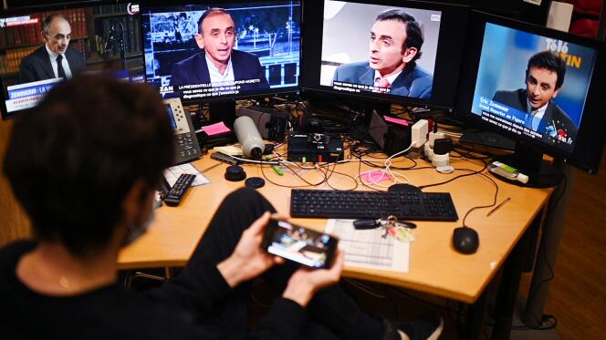 The far-right polemicist Eric Zemmour formalized Tuesday, November 30 his presidential candidacy in a dramatic video, followed by a tense interview on TF1.