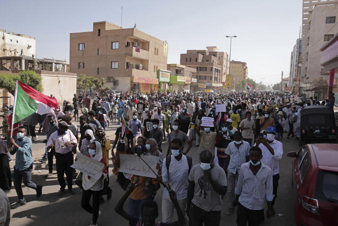 Des milliers de Soudanais ont manifesté contre les militaires le 30 novembre 2021, à Khartoum.
