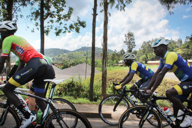 Des coureurs de l'équipe nationale rwandaise, la 