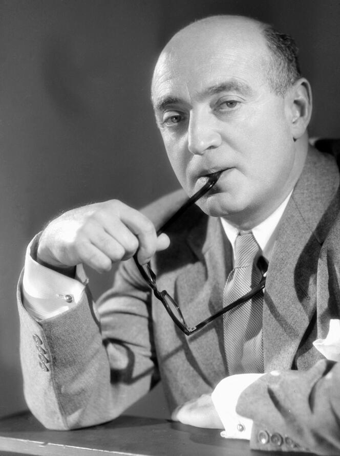 Portrait du réalisateur franco-allemand Max Ophuls (1902-1957), à Paris (non daté).