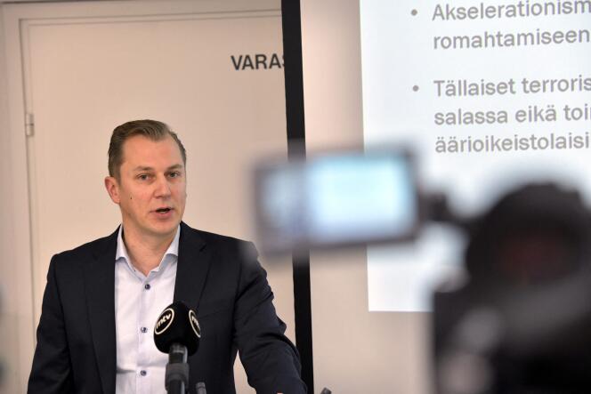 A representative of the Finnish internal security service (Supo), Eero Pietilä, during a press conference announcing the arrest of five men from the ultra-right wing suspected of fomenting an attack, on December 3, 2021.
