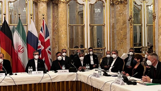 Les délégations iranienne et britannique lors des négociations de Vienne autour du nucléaire iranien, le 3 décembre 2021.