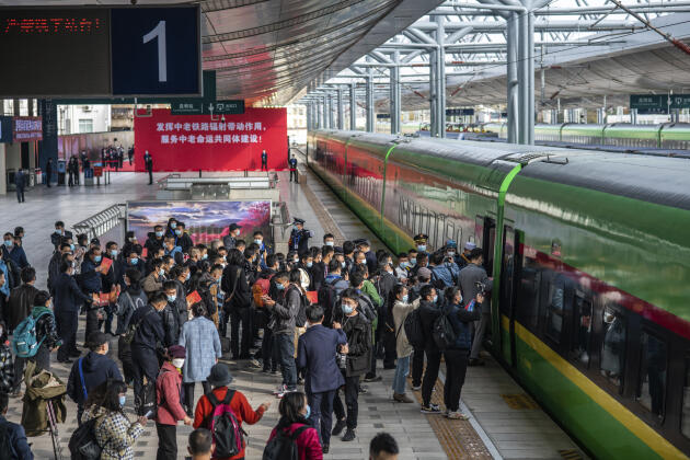 Le Laos inaugure une ligne à grande vitesse avec un investissement de 6 milliards de dollars par Pékin, à Yuxi Railway Station (Chine), le 3 décembre 2021.