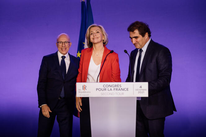 Eric Ciotti, Valérie Pécresse, qui a obtenu l’investiture de LR à la présidentielle, et Christian Jacob, à Paris, le 4 décembre 2021.