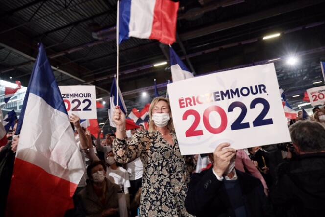 Des supporteurs du candidat d’extrême droite Eric Zemmour, le 5 décembre 2021, au Parc des expositions de Villepinte.