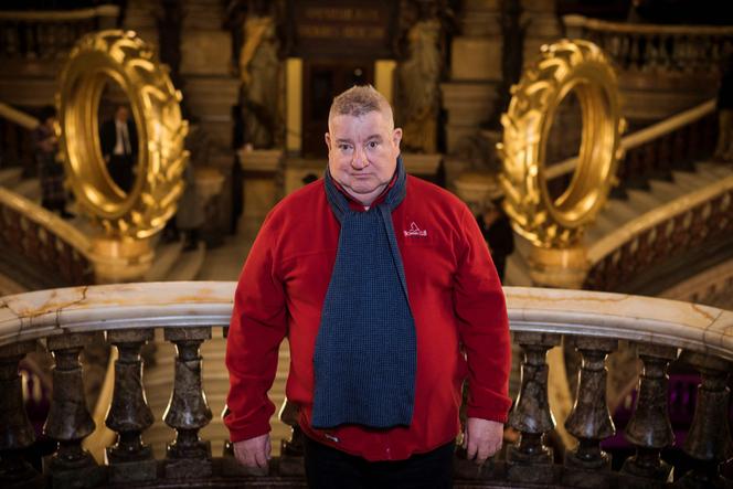Sur cette photo prise le 30 décembre 2018, l’artiste français Claude Lévêque pose lors d’une séance photo à l’Opéra Garnier, à Paris.
