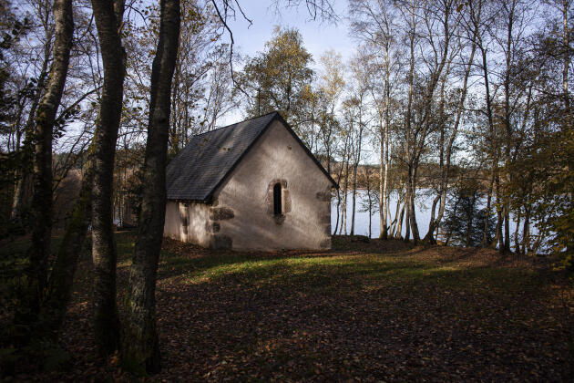 La chapelle Saint-Pierre, au bord du lac Saint-Agnan (Nièvre), refuge du maquis Vauban pendant la seconde guerre mondiale.