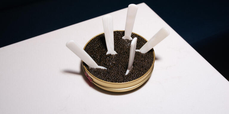 Paris, le mardi 7 décembre 2021. Boîte de caviar, au Comptoir du Caviar.